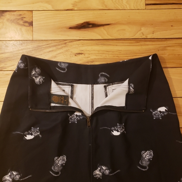Alice through the Looking Glass Black Mini Skirt with White Cat Print Back Zipp - Picture 6 of 8